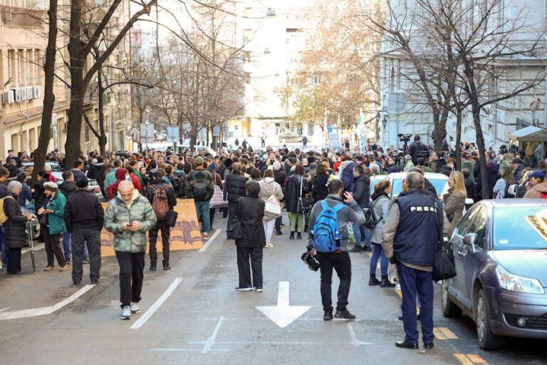 Alumnos del IPN toman Canal Once por agresión a compañero